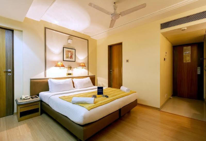 Hotel Gandharva Shivajinagar Pune Zewnętrze zdjęcie