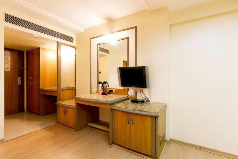 Hotel Gandharva Shivajinagar Pune Zewnętrze zdjęcie